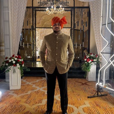 mayankaroraji21's profile picture. 24 | Forever Learner | Investor | Bibliophile | Learning from various people on Journey called as Life | Figuring out Business and Trying to make my own