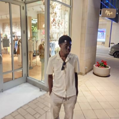 herlock08's profile picture. business student + builder