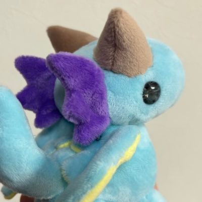 作者はおしお。趣味でオリジナルキャラをぬいぐるみに…デザイン・型紙・ぬいぐるみ全て自分で制作✍️🪡🧵🧸主にドラゴン🐲・その他😈🧟🎃👻🦄など制作◾️次の通販は10月予定(後日告知します)◾️