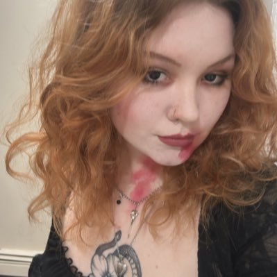 bookgobl1n's profile picture. girl vampire