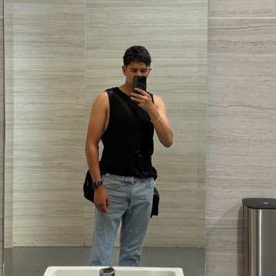 Fraguuos's profile picture. May everything be mutual in this life.