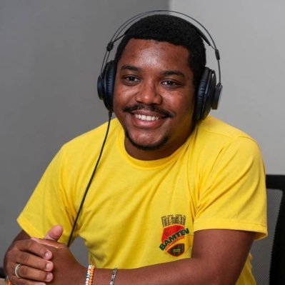 Apaixonado por contar histórias e transformar vidas. Mais de 15 anos de experiência em jornalismo local e de rádio, impactando mais de 500k pessoas.