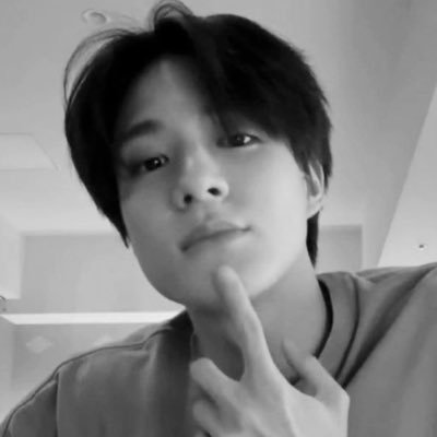 minnoorjamjen's profile picture. Bottom