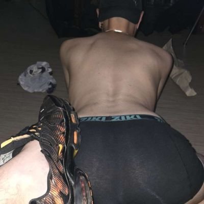 🔞 Kinky Guy/30ans/(63)🌋/Apéro-Sex/Urinoir-Humain /Travail des tétons/Soumis aux pieds /Gueule à utiliser,remplir et souiller👅 DM