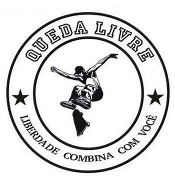 Queda Livre possui enredo voltado para o visual Street Wear. Produtos marcados por influências do cenário cultural,rica variedade de padronagens e estampas.
