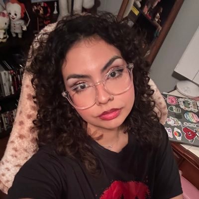 CEMET3RYDRIVEE's profile picture. girl with the most cake