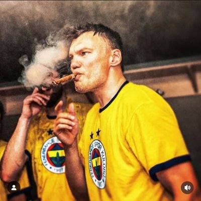 isavenova's profile picture. 