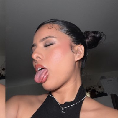 LATINA DOMME 💆♀️ The MOST powerful of them all👑👸🏻feet brat 🦶and certified bitch 💅initial TRIBUTE 50$ on cash app $kmartt204. no freebies 21 ++