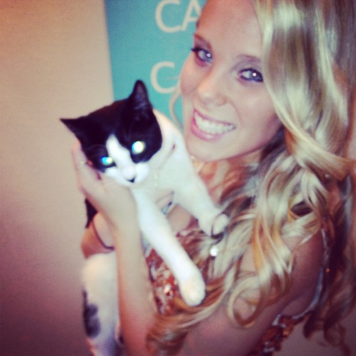 kim_knap's profile picture. Grad student, diet coke lover, meow, \^^^/.