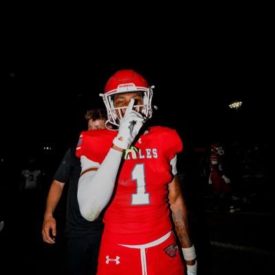 6'1 195lbs 78.4wingspan WR/ CB CO'26 @edgewaterfb Head Coach @coachpsb 4.0 GPA. Laser 4.4 @rivalscamp