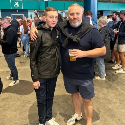 Charlton Athletic ST holder, Irish, Celtic, Dad to Aiden, 5-a-side legend. Electrician.