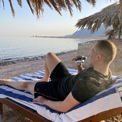Front-end Developer 💻 | Making cool websites for people.