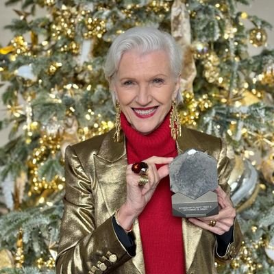 Bestselling International Author Of A Woman Makes A Plan 📖 Doctor Of Dietetics 👩🎓 Supermodel 😉💃#ItsGreatToBe76 Manager: anna@mayemusk.com