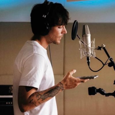 𝗙𝗔𝗜𝗧𝗛 𝗜𝗡 𝗧𝗛𝗘 𝗙𝗨𝗧𝗨𝗥𝗘 ♥︎ || multi fandom but Louis Tomlinson owns my heart || 21+ || 𝐎𝐓𝟓 𝐟𝐨𝐫𝐞𝐯𝐞𝐫.