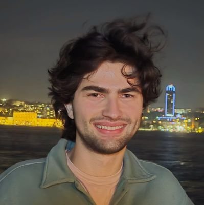 İTÜ Robotik ve Otonom Sistemler. Yapay zeka, felsefe ve iyi bir yaşam sürme konularında tutkulu.