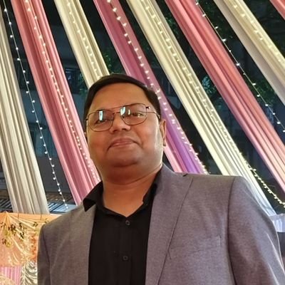 उन्हें कामयाबी में सुकून नजर आया तो वो दौड़ते गए, हमें सुकून में कामयाबी दिखी तो हम ठहर गए...!