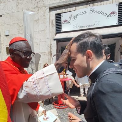 Religioso Legionario de Cristo
Diplomado en Humanidades y estudiante de Filosofía en Roma @AteneoUPRA
Amante del pensamiento de Benedicto XVI y tico de corazón.