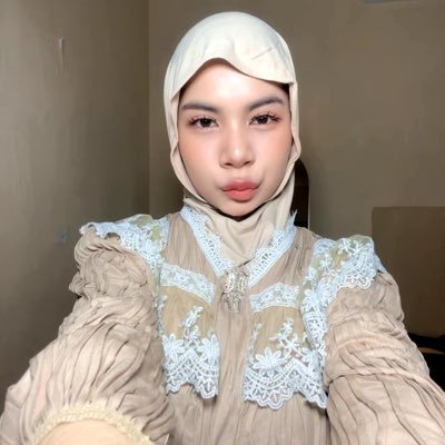 adeknyaraisaa's profile picture. ig: adistisrg | beauty enthusiast and fashion✨| spal spil segala barang yg aku checkout😍preloved aku👇🏻https://t.co/lgKBcto7B3
