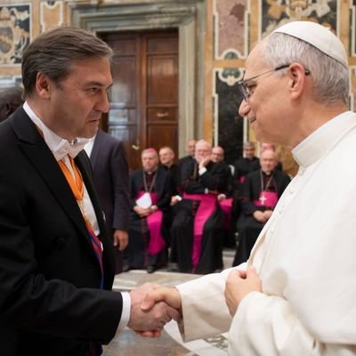 Ambasciatore della Repubblica dell'Azerbaigian🇦🇿 presso la Santa Sede🇻🇦 e la Repubblica del Portogallo🇵🇹
Embaixador da Republica do Azerbaijão