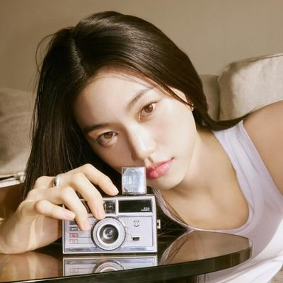 kxdoyeonie's profile picture. 𝐔𝐍𝐑𝐄𝐀𝐋  ִֶָ ꩜ʾ 𝟏𝟗𝟗𝟗 ★  𝐃𝐎𝐘𝐄𝐎𝐍  : angelic girl from WekiMeki ✿ a girl with dazzling gleam and glow that makes everyone fall for her