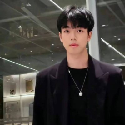 huchng395247's profile picture. 