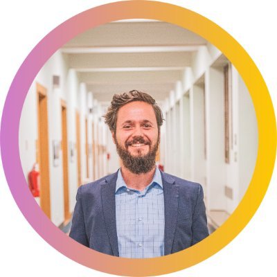 Pražský radní pro majetek a transparentnost, fanoušek udržitelných měst a mobility, Pirát, vegan, právník. Chci uhlíkovou neutralitu, a to co nejdřív. 🌱🌍