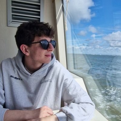 rogervalien's profile picture. 