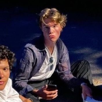 sfilitstruther's profile picture. 9 out of 10 times im being overdramatic so don’t worry @rudbergcline @osccat81