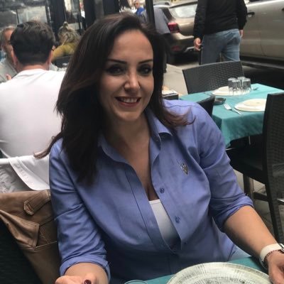 Sanal Ortamda Kimseye Kafa Tutmayın… Herkes İstihbaratçı,Bilim Adamı,Herkes Politikacı,Herkes Her Şey; Siz Hiç Bir Şey… Ben mi ? Ben de İngiltere Kraliçesiyim😎