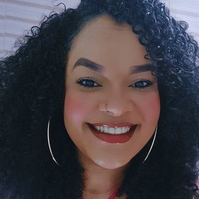 Costumo falar sozinha por aqui, não me siga pois zero conteúdo.