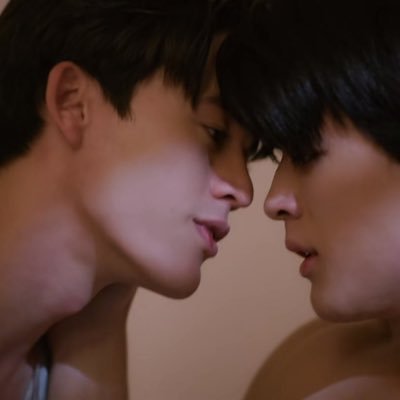 นักเขียน Level 1 ✏️ plot ideas 💡 เสพติดขนมหวาน 🍰 บ่นการเมือง III 🧛🐧 JossGawin