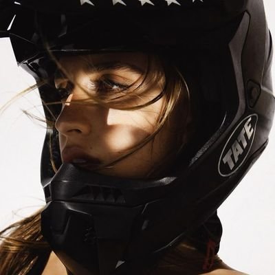 lenorrisvrse's profile picture. ㅤ   ٬  ouvindo tate mcrae e assistindo f1.  ★