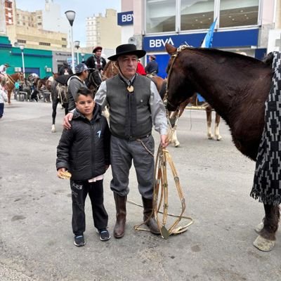 Peronista, Bostero , Comodoro Rivadavia, fanático de mi nieto Benicio, de mi nieta Mora. Peron, Evita, Nestor y Cristina. En proceso de Tesis Trab. Social.