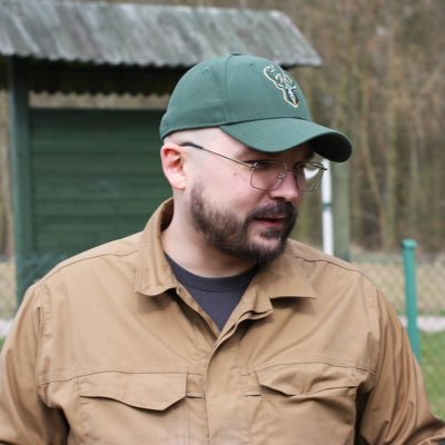 Zawodowo Security Engineer, po pracy spanie w lesie, homelab i wiele innych hobby…