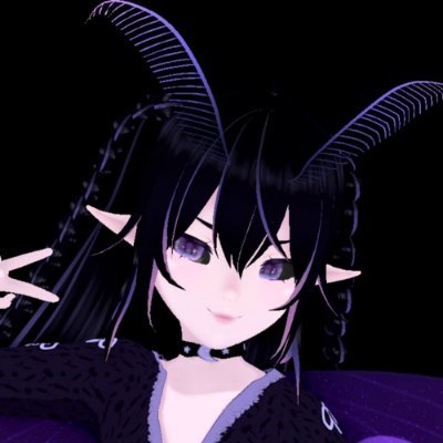 mothling cryptid that decided to make the human world her home 💜
☾ she/her
☾ horror lover
☾ single braincell gamer
☾ professional eeper