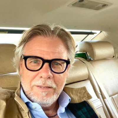 YeeMaxwell10220's profile picture. 