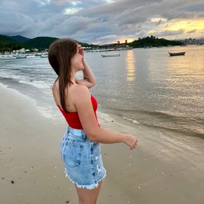 thaniasimon's profile picture. .