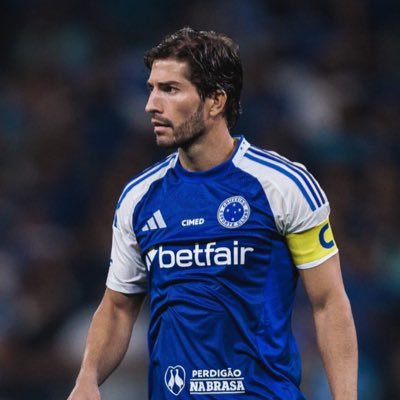 • Estudante de Jornalismo • 𝗖𝗼𝗺𝗽𝗮𝗿𝘁𝗶𝗹𝗵𝗮𝗻𝗱𝗼 𝗺𝗲𝘂𝘀 𝗽𝗲𝗻𝘀𝗮𝗺𝗲𝗻𝘁𝗼𝘀 • @cruzeiro • @realmadrid