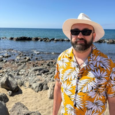 Del montón, amante de la lectura, a veces estudiante de #RRHH, aprendiz incansable, #LGTBI+.