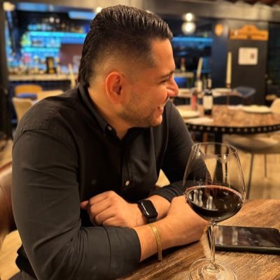 Eduardo_0915's profile picture. Abogado.