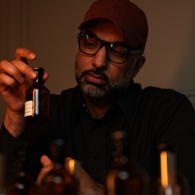 خبير وصانع عطور،