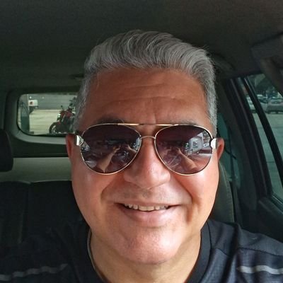 Força e fé, Deus acima de tudo.
Economista, família e de direita.