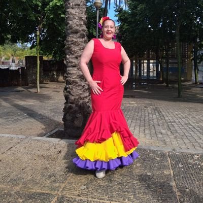 Tocapelotas,irónica,sarcástica y ojerosa...
si te vas a ofender por todo,te equivocaste de lugar. Republicana,roja,feminista... si quieres saber más, léeme 💜