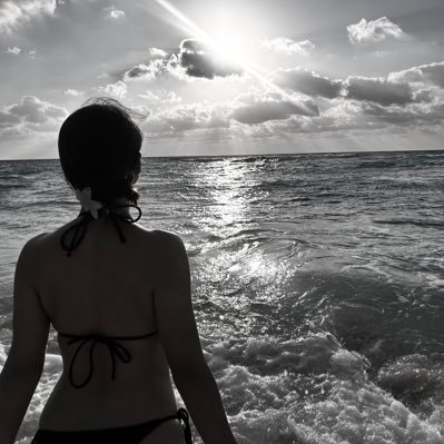 rebecardzc17's profile picture. *aggressively makes tea*