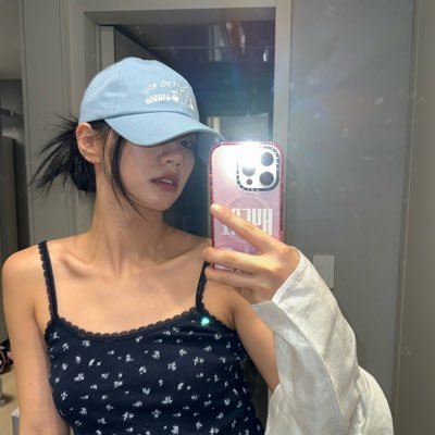 Crypto Enthusiast||Trader||NFT Collector||Marketer||$ETH Holder||€SOL Maxi||Dm Open For Collabs