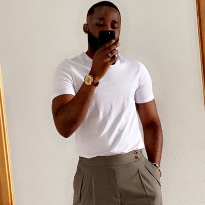 l_etrangerrrr's profile picture. l’univers m’embarrasse, mais je puis songer que cette grande horloge existe et n’ait point d’horloger.