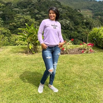 Una persona Súper Amiga. Fanática del Béisbol y del mejor equipo: Los Súper Leones. Amantes de las cosas buenas de la vida y agradecida con Dios!!!!