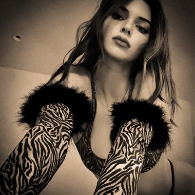 lucettiv's profile picture. Femme d’art, d’instinct et de désir.