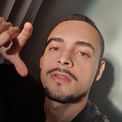 Comentarista de tudo e advogado que advoga nas horas vagas #Paz e #Surto com muito estudo. Amigo da Lana Del Rey também