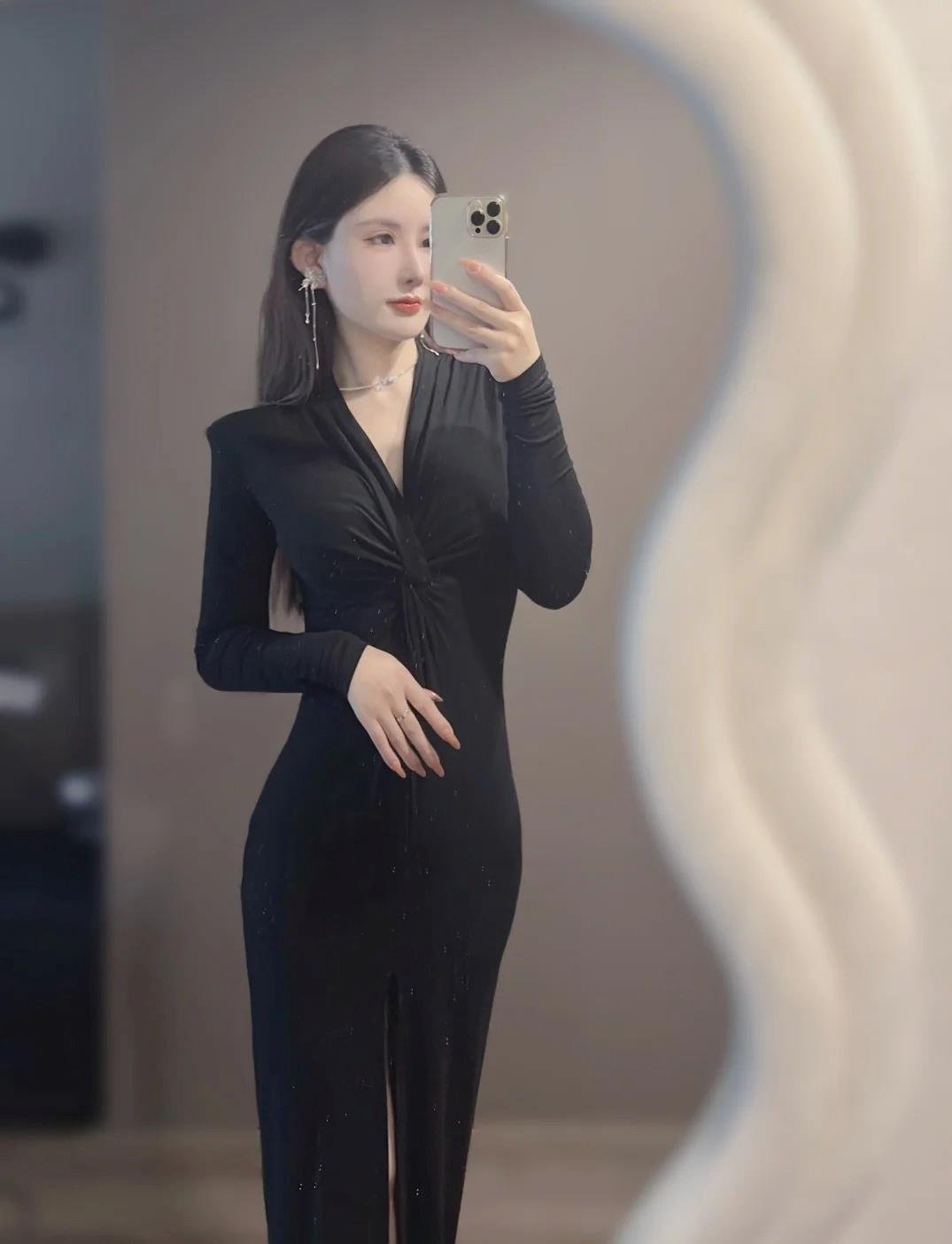 HeatherGar64129's profile picture. Done with the surface-level connections. I want a deep, soulful bond that goes beyond words.